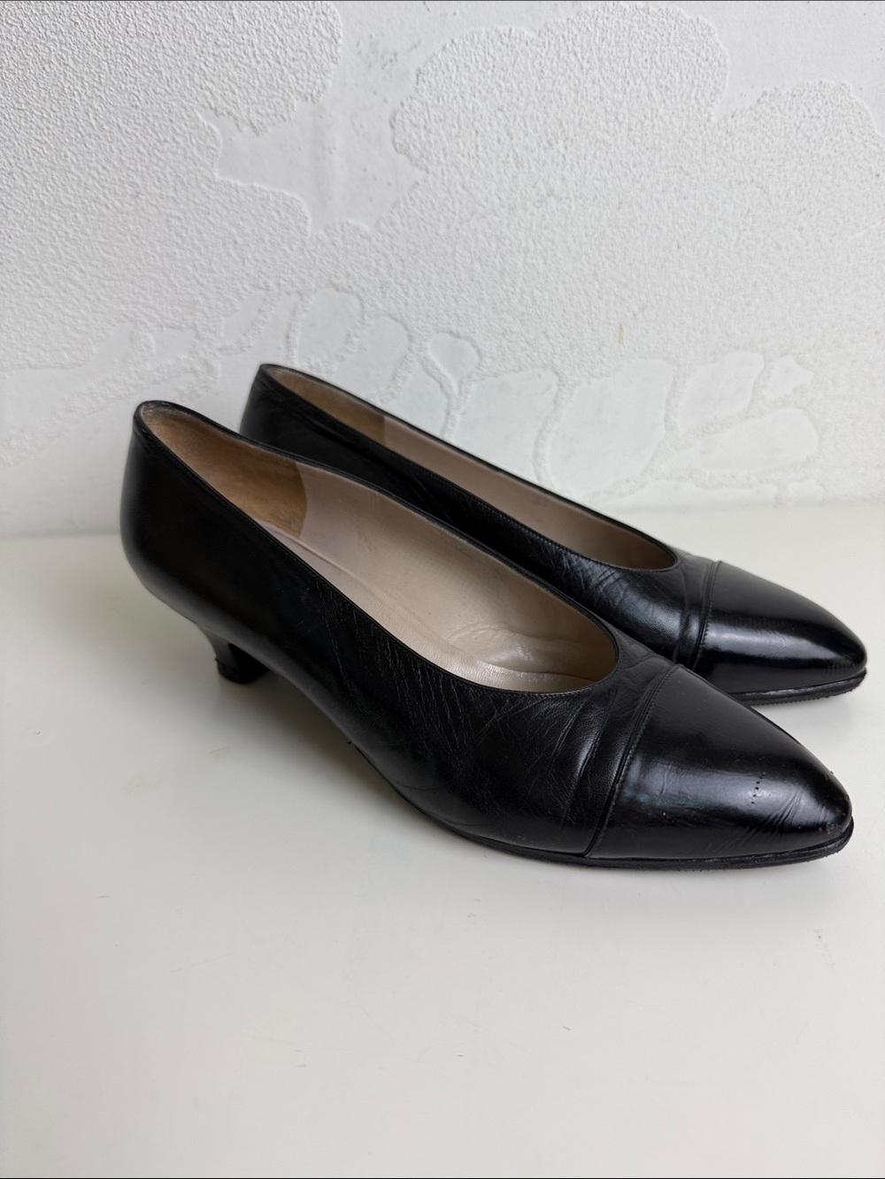 CHANEL Black Leather Low Kitten Heel Pointed Pumps Size 35